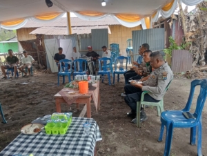 TNI AD Turun ke Desa Uludala, Ingatkan Warga Jaga Ketertiban dan Kebersihan