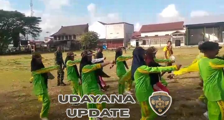 Babinsa dan Polsek Empang Latih Paskibraka: Siapkan Generasi Tangguh Sambut HUT RI ke-80