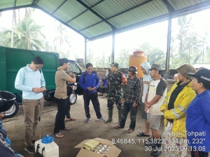 Babinsa Tohpati Dampingi Penyaluran Bantuan Pestisida