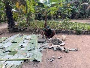 Hari Ke-7 TMMD ke-125, Satgas BKO Cetak Batako untuk Rumah Warga Desa Kiraman