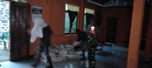 Babinsa Awasi Langsung Penyaluran Bantuan CBP ke Desa-Desa Terpencil di Ende