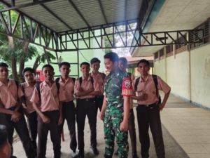 Tingkatkan Data Teritorial, Babinsa Laksanakan Puldata dan Komsos di SMK Negeri 2 Ende