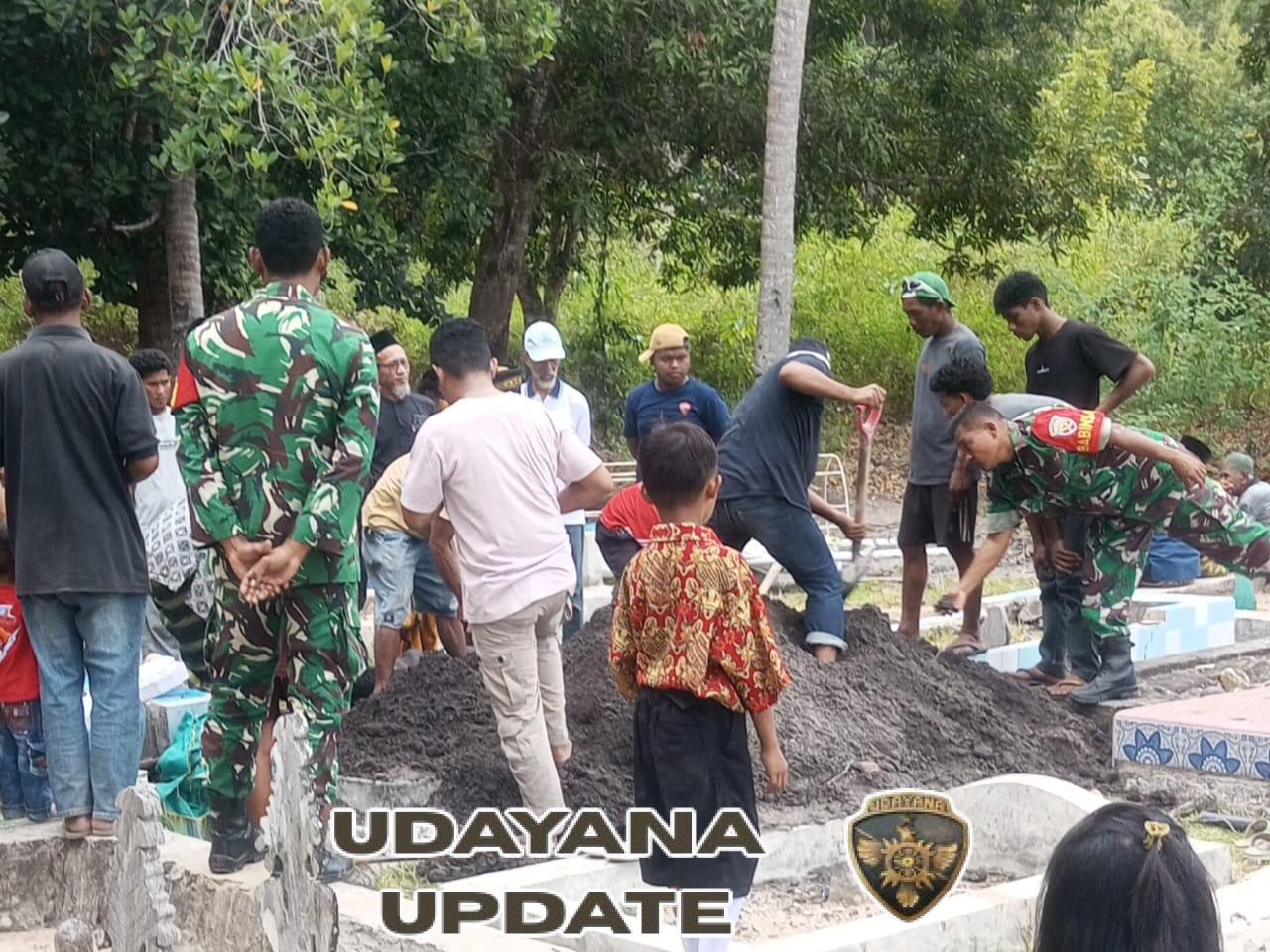 Babinsa Ende Laksanakan Pengamanan dan Komsos Saat Penggalian Kuburan
