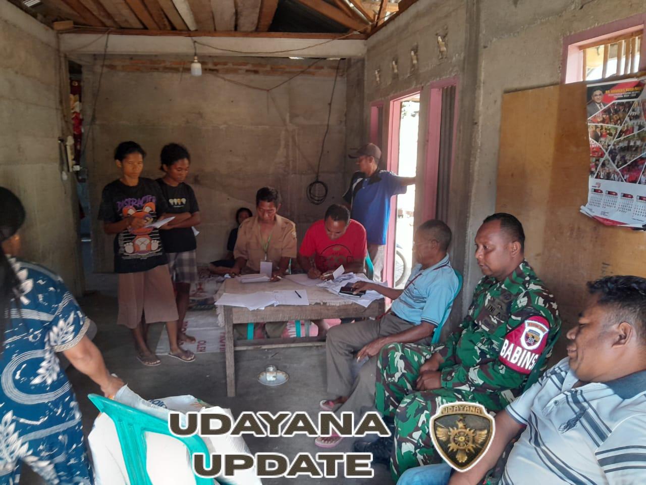 Distribusi Beras CBP di Ende Berjalan Lancar, Babinsa Pastikan Keamanan di Lapangan