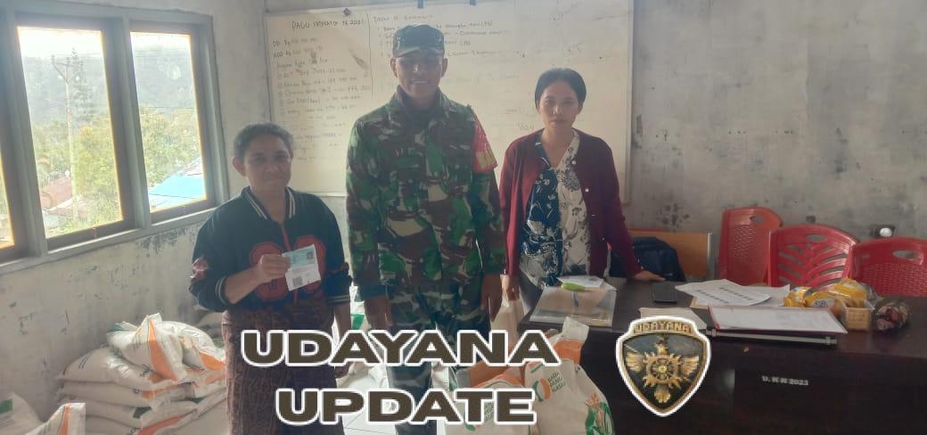 Bantu Warga di Musim Hujan, Babinsa Jaga Ketertiban Distribusi Beras Cadangan Pemerintah