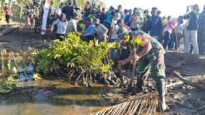 Koramil 1625-05/Aesesa Ambil Bagian dalam Aksi Penanaman Mangrove di Pantai Nangadhero