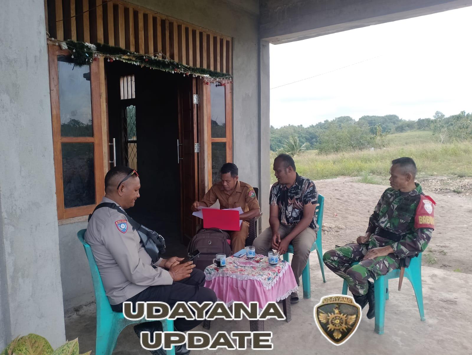 Wujud Kepedulian, Babinsa dan Bhabinkamtibmas Laksanakan Komsos di Lamboya