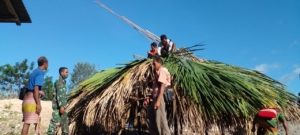 Koramil 1621-04/Amanatun Dukung Persiapan Upacara Kemerdekaan RI ke-80 di Desa Noebana