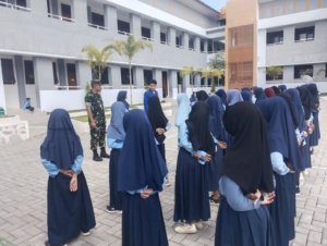 SDN 2 Dompu Dapat Pelatihan PBB dan Wasbang dari TNI dan Mahasiswa