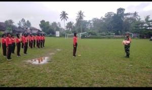 Wujud Pembinaan Teritorial, Babinsa Tegallalang Latih Paskibraka dengan Semangat Patriotisme
