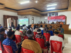 Babinsa Koramil Tampaksiring Hadiri Penyuluhan Hukum, Perkuat Sinergi TNI dan Pemerintah Desa