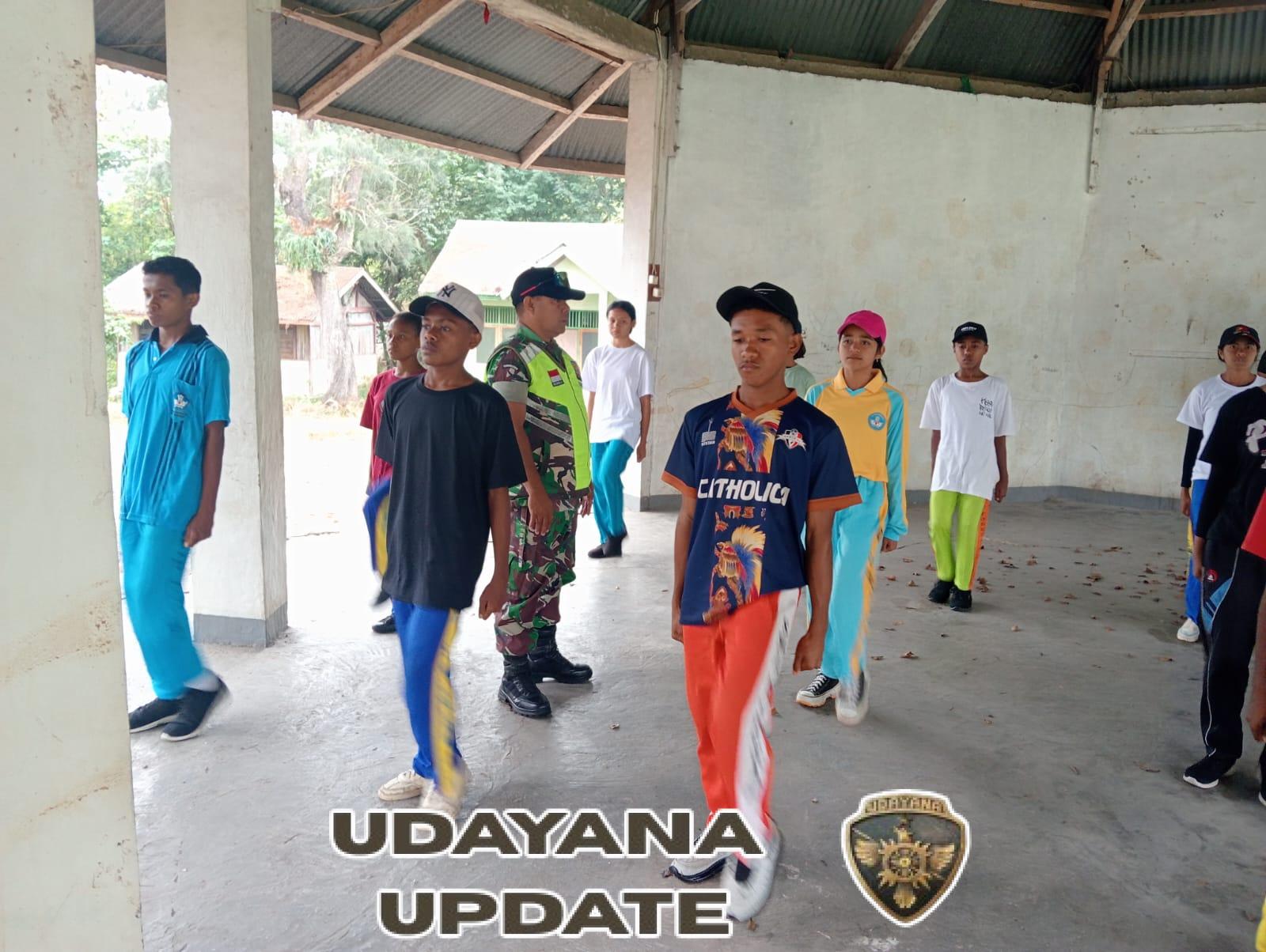 Bersama Babinsa, Siswa Noemuti Ditempa Jadi Pengibar Terbaik