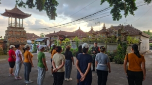 Latihan Perdana, Babinsa Manduang Apresiasi Semangat Ibu-Ibu PKK
