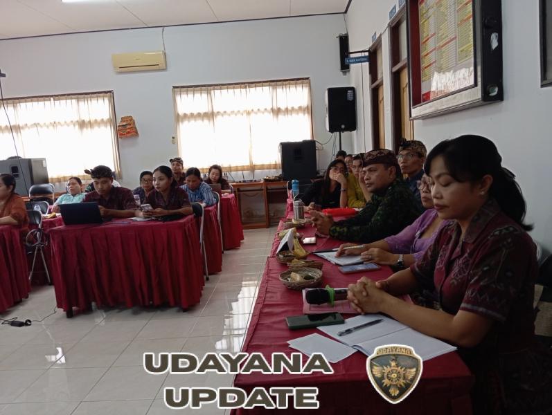 Babinsa 1623-05/Manggis siap kawal KPM BLT Dana Desa Pesedahan agar tepat sasaran.