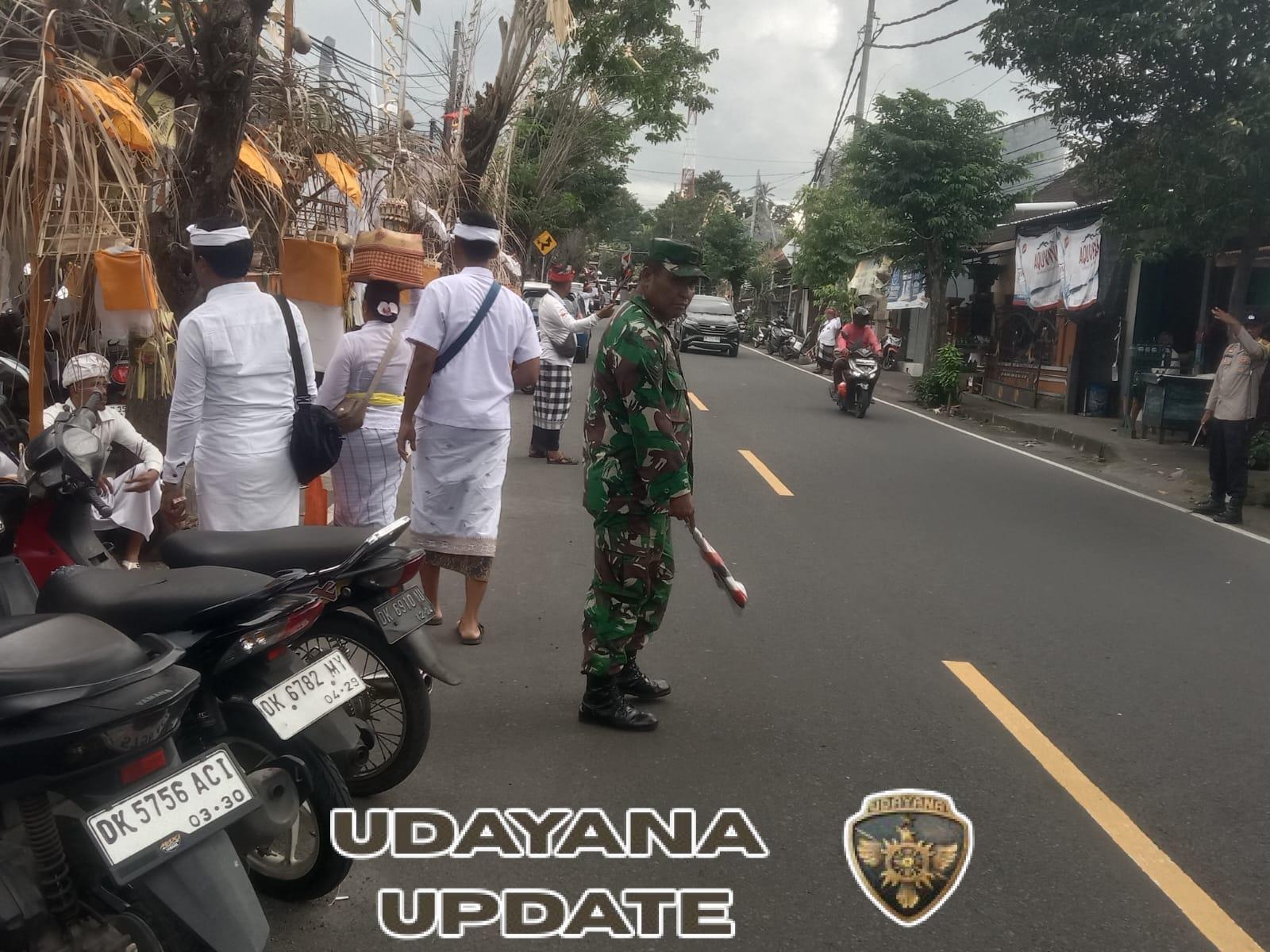 Babinsa Takmung Puji Semangat Guyub Rukun Warga Dalam Karya Pura Pasek Jambot