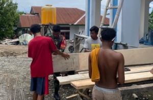 TNI dan Warga Dusun Basa Kota Kori Bersama-sama Membangun Masjid Baru