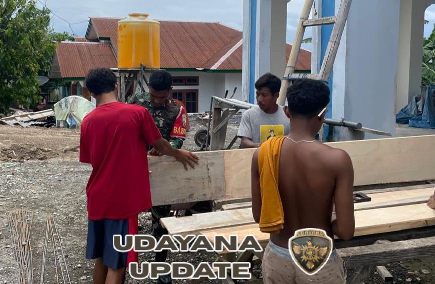 TNI dan Warga Dusun Basa Kota Kori Bersama-sama Membangun Masjid Baru