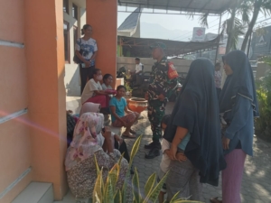 Tingkatkan Kamtibmas, Babinsa Kodim 1602/Ende Lakukan Pamwil di Jalan Gatot Subroto