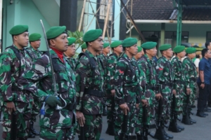 Tingkatkan Profesionalisme Prajurit, Kodim Gianyar Laksanakan Upacara Pengibaran Merah Putih