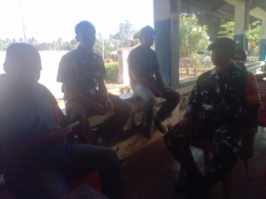 Warga Aewora Sambut Hangat Kegiatan Komsos Babinsa Koramil 1602-04