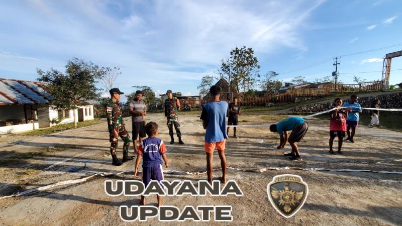 Satgas Yonif 741/GN Pos Nananoe Tunjukkan Kepedulian dengan Sumbangkan Net dan Bola Voli untuk Masyarakat Perbatasan