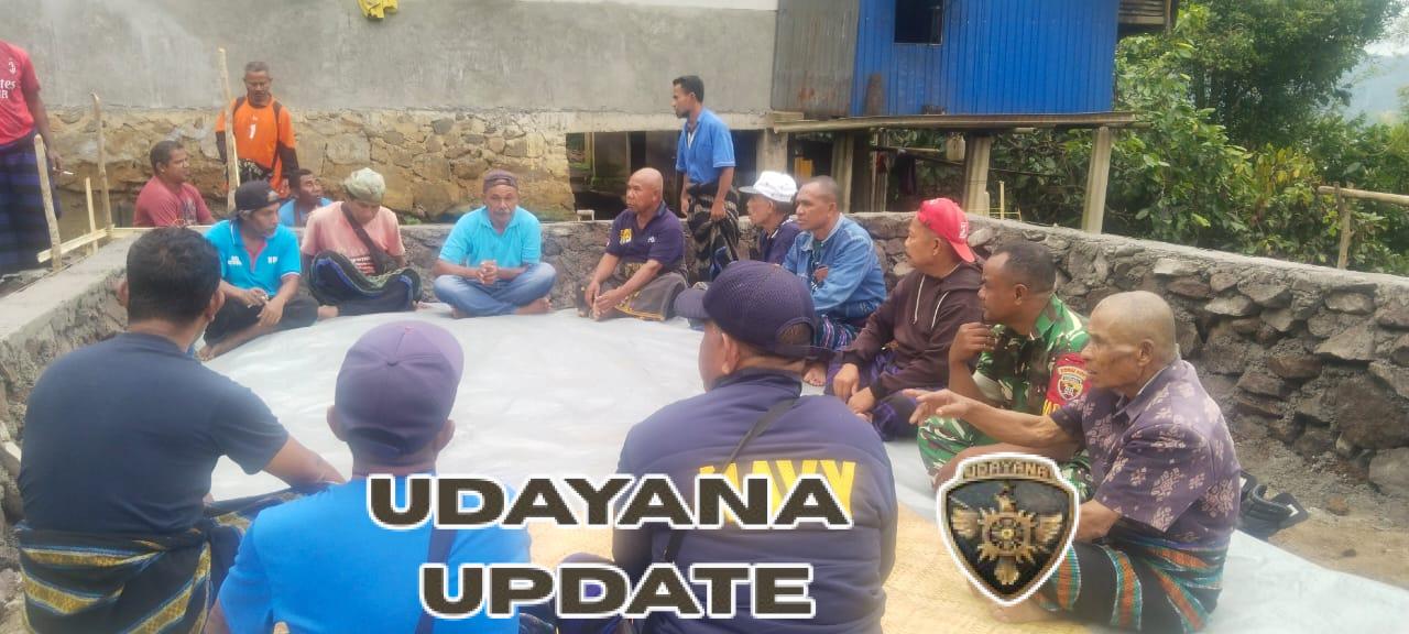 Babinsa Koramil 1602-01/Ende Terjun Langsung Kawal Pembangunan di Desa Ndetundora