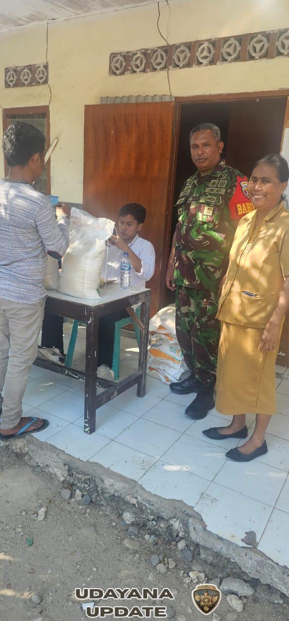Peran Babinsa Koramil 05/Waingapu dalam Pendampingan Program Bantuan Sosial di Masyarakat