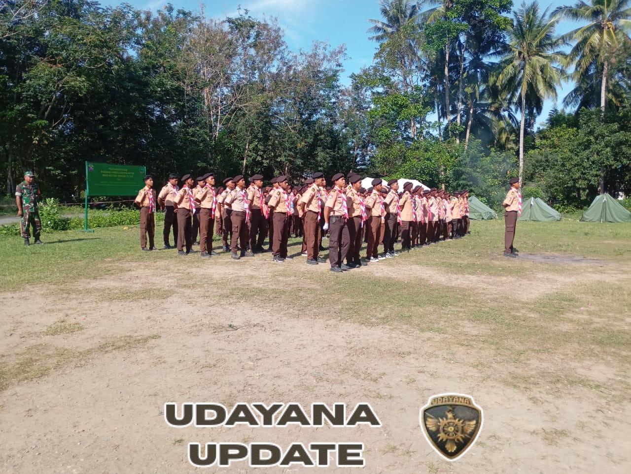 Babinsa Serka Piter Kase dan Serda Fret Kolo Awasi Kegiatan Pramuka di Desa Riaraja