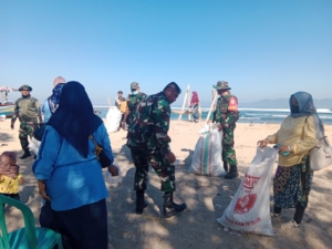 Sinergi Koramil 1614-03/Hu’u dan Pemda Dompu dalam Karya Bakti