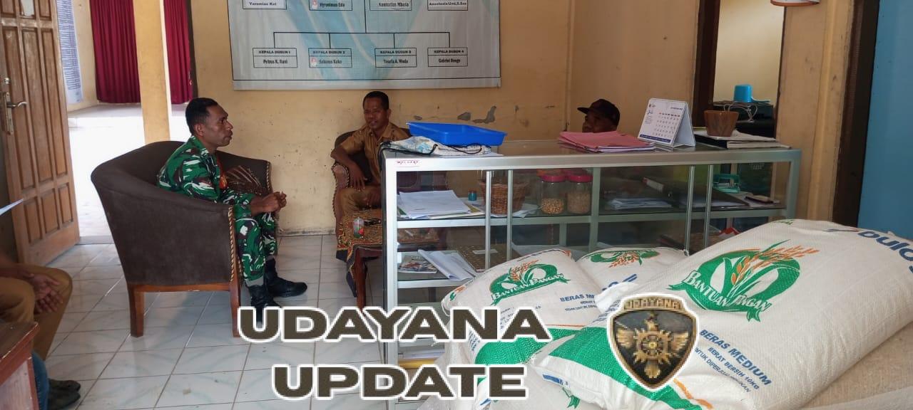 Bersama Bulog, Babinsa Ende Dampingi Distribusi Bantuan Pangan ke Desa-Desa Terpencil