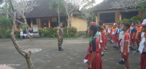 Generasi Muda Berkarakter, Babinsa Lodtunduh Sosialisasikan Bela Negara di Ubud