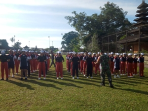 Babinsa Bina Generasi Muda Lewat Pelatihan Baris-Berbaris