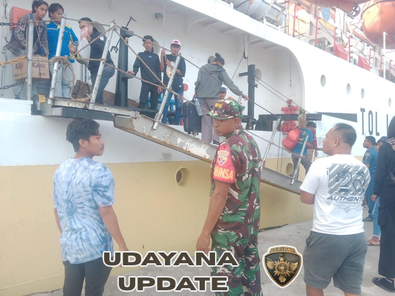 Peran Babinsa dalam Pengamanan dan Pengawasan Bongkar Muatan Kapal di Pelabuhan Ende