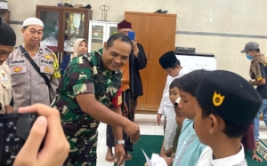 Yayasan Alhidayah Gatsu Gelar Khitanan Massal, Babinsa Hadir sebagai Pendamping