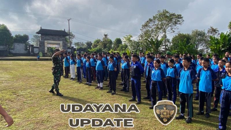 Tingkatkan Disiplin dan Kekompakan, Sertu Wayan Subagia Latih PBB kepada Pelajar