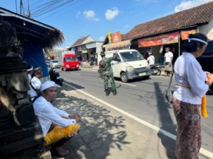 Babinsa Desa Saba Tunjukkan Kepedulian pada Tradisi Leluhur Warga Binaan