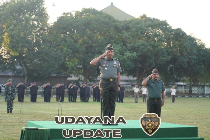 Korem 163/WSA Gelar Upacara Bendera Mingguan untuk Menumbuhkan Rasa Cinta Tanah Air