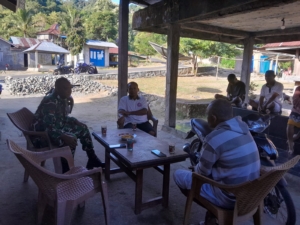 Wujudkan Keamanan Wilayah, Babinsa Kodim 1602/Ende Gelar Patroli dan Dialog Sosial