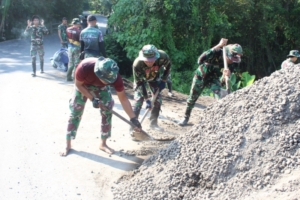 Di Bawah Komando Dan SSK, Jalan Tani dan Saluran Air di Desa Batuan Dikebut Satgas TMMD