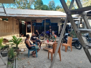 Praka Candra Aditya Saputra Laksanakan Komsos dan Pemantauan Keamanan di Desa Fataatu