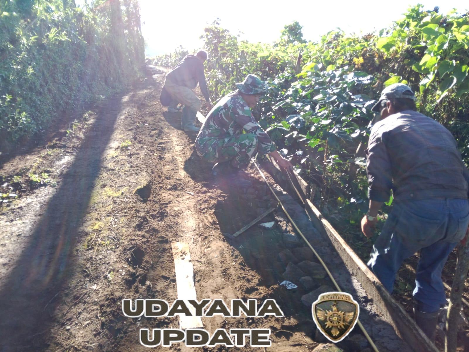 Gotong Royong Babinsa dan Warga Wujudkan Akses Jalan Lebih Baik