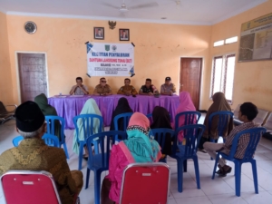 Tingkatkan Keamanan, Babinsa dan Bhabinkamtibmas Kawal Penyaluran Bantuan Tunai