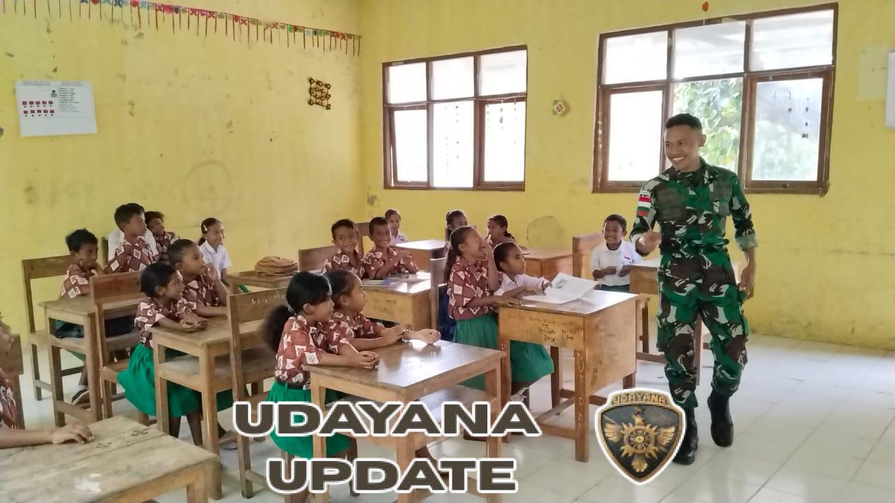 Satgas Yonif 741/GN Pos Fatuha Terjun Mengajar di SD Inpres Fatuha