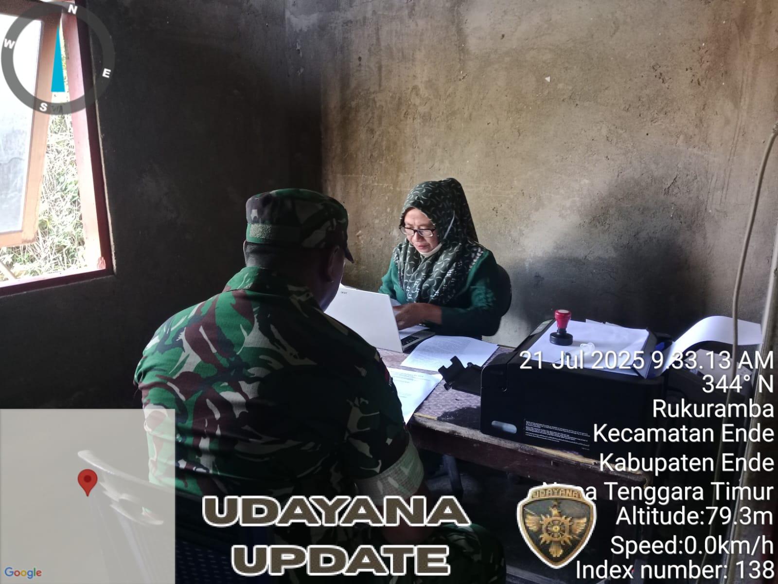 Babinsa Kodim 1602/Ende Lakukan Pendataan Jumlah Penduduk di Desa Rukuramba