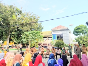 Sosialisasi Peraturan Baru: PKL Lapangan Pahlawan Raba Wajib Terapkan Penggunaan Rombong