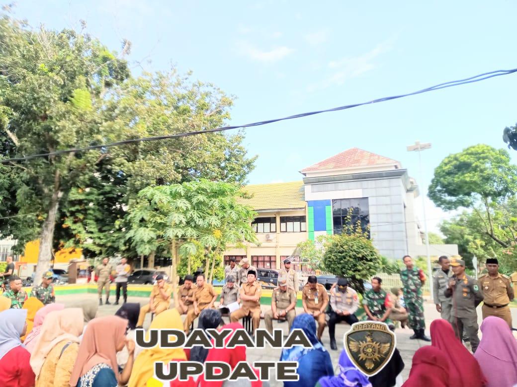 Sosialisasi Peraturan Baru: PKL Lapangan Pahlawan Raba Wajib Terapkan Penggunaan Rombong