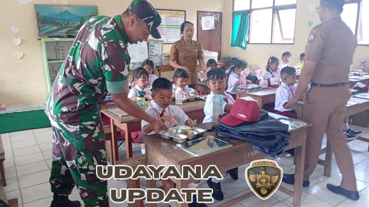 Pendistribusian Makanan Bergizi Gratis untuk Anak Sekolah Dapat Pengawalan dari Babinsa