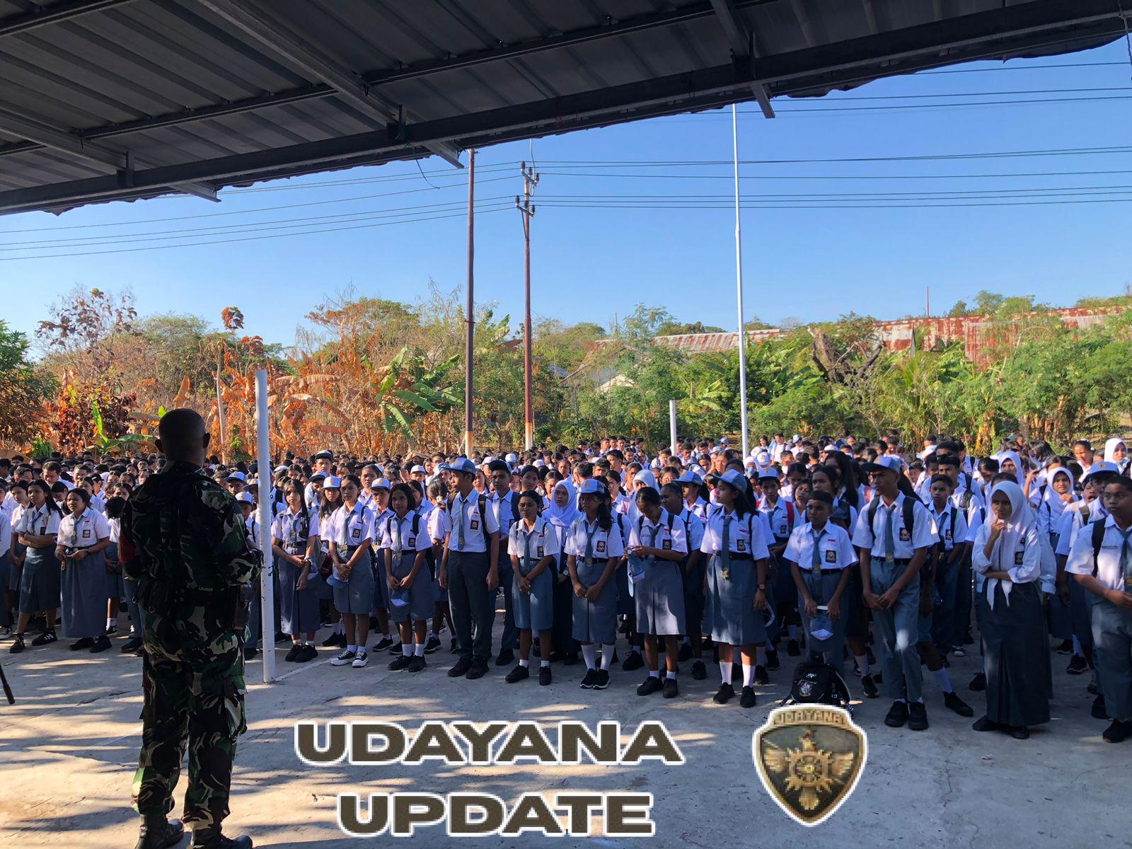 Babinsa Dan Polisi Ingatkan Disiplin Siswa Di Sekolah