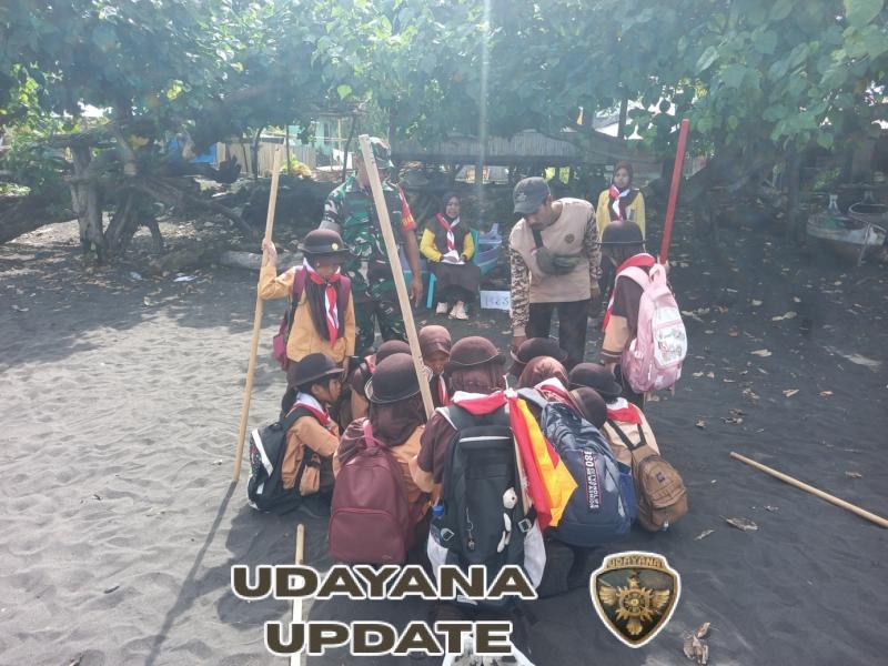 Kehadiran Babinsa Kodim 1602/Ende Perkuat Rasa Aman Siswa SDI Ende 1 Saat Kegiatan Pramuka