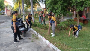 Kolaborasi Warga dan Aparat Gotong Royong di Banjar Tegal